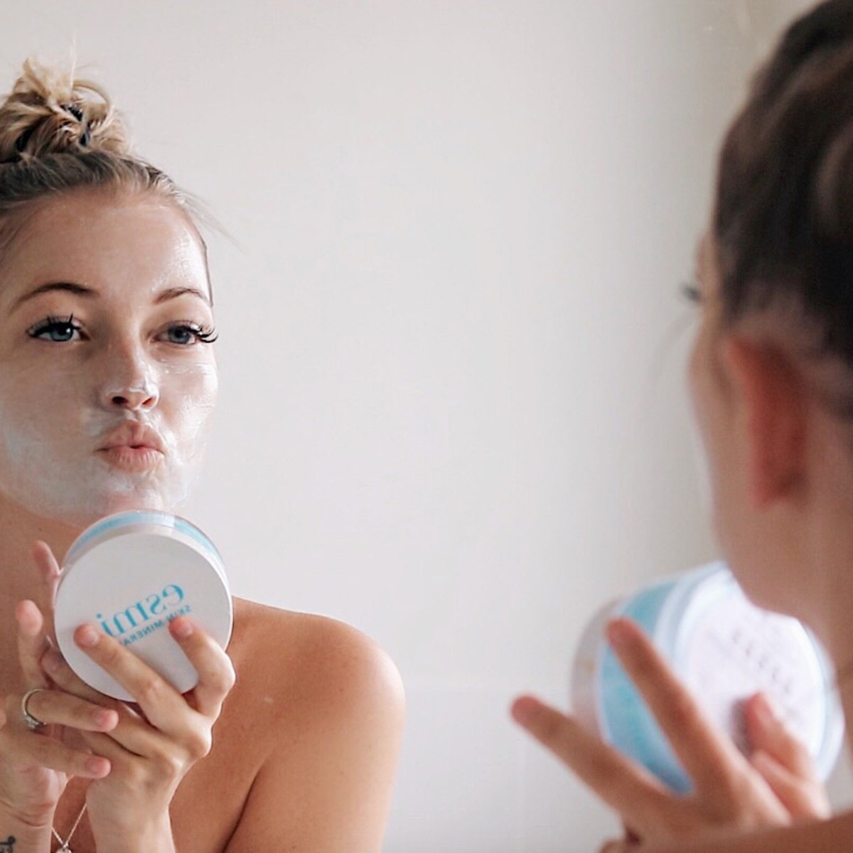 esmi Skin Minerals Hyaluronic Hydrating Booster Face Mask